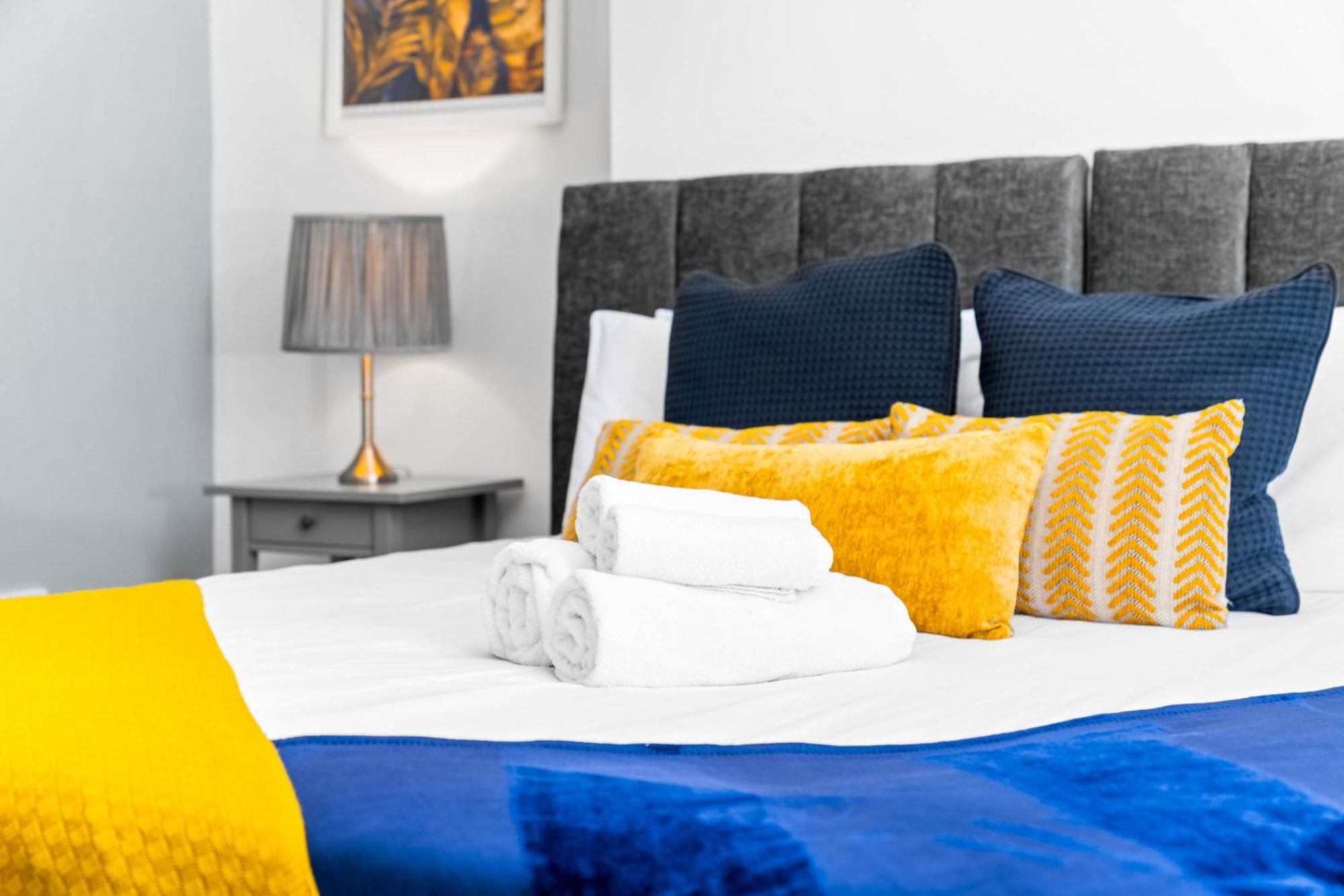 Large Modern Apartment - High-Speed Wifi - Netflix - Street Parking 3Br Бирмингем Экстерьер фото