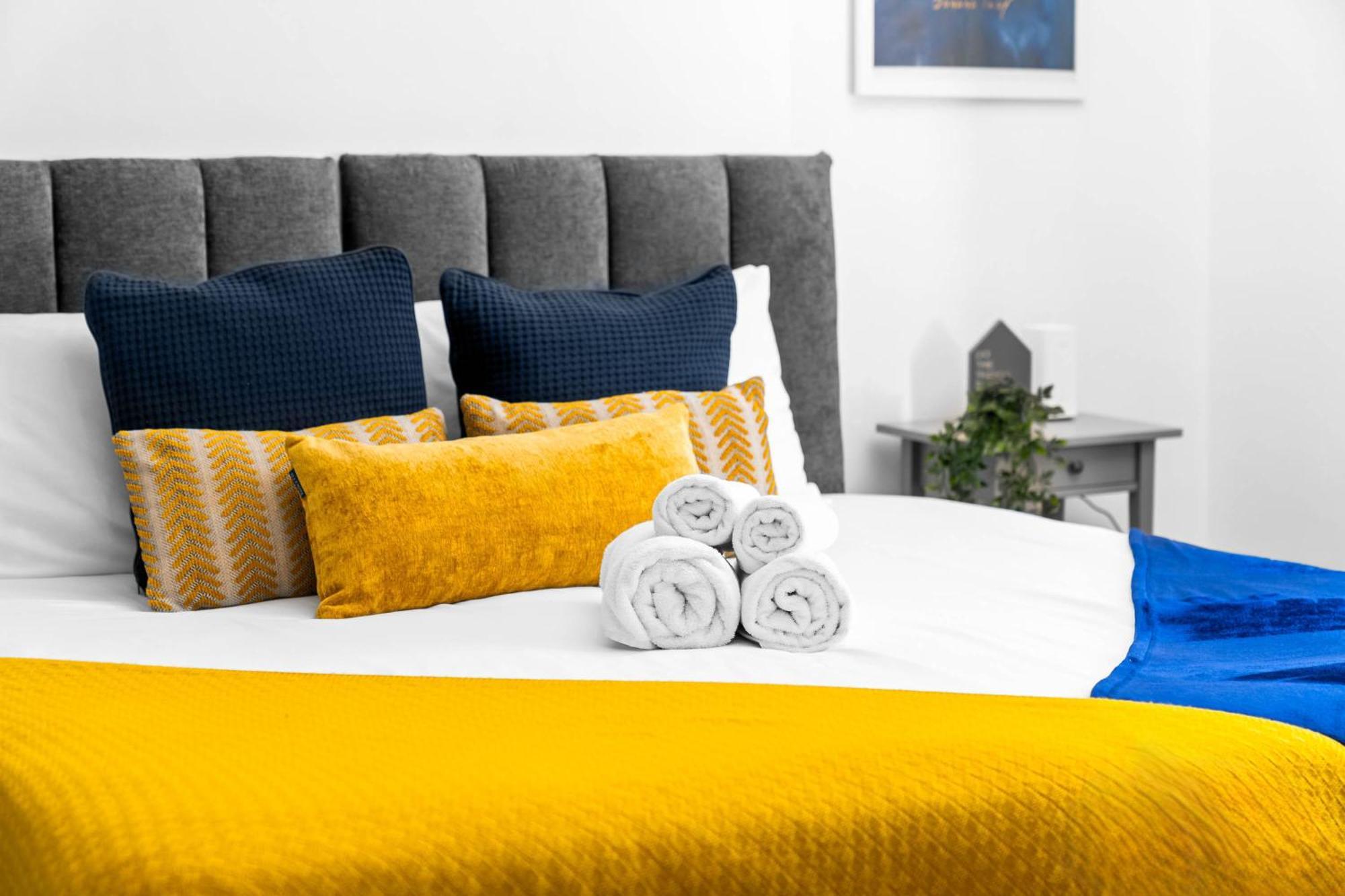 Large Modern Apartment - High-Speed Wifi - Netflix - Street Parking 3Br Бирмингем Экстерьер фото